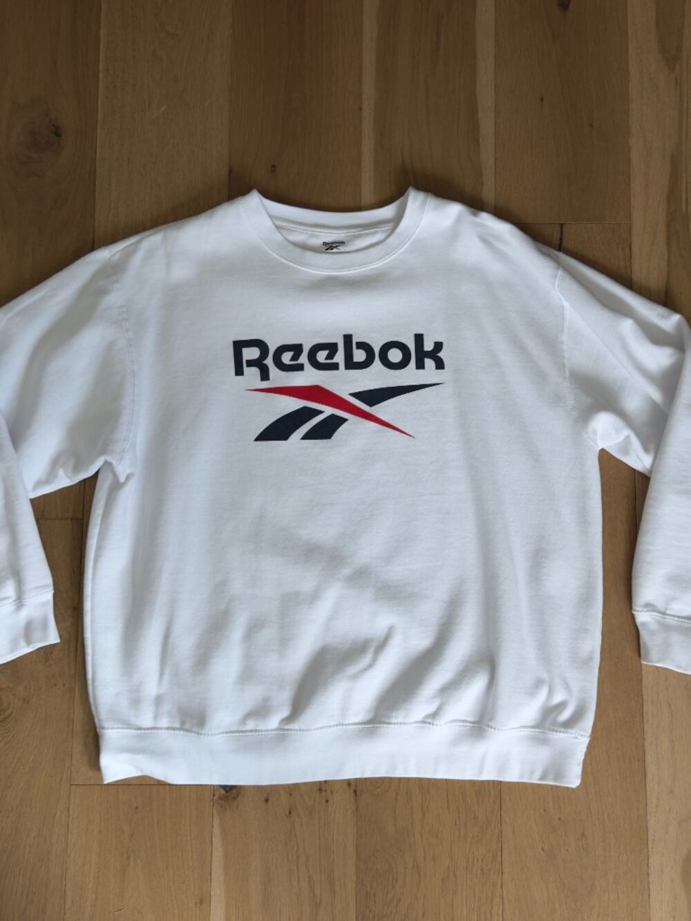 Reebok Vector Crewneck Sweatshirt. White. Size XL.
